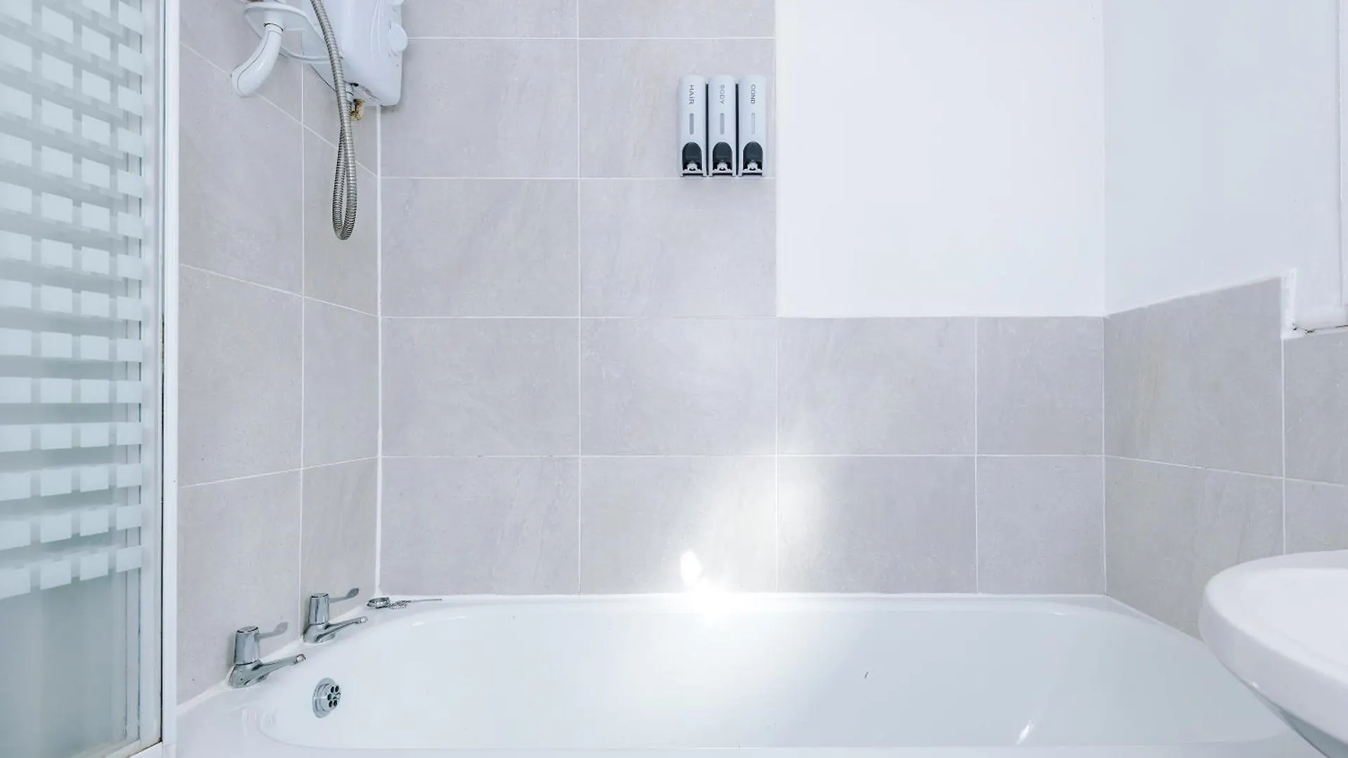بيت للعطل فيلا Charming 2-Bed House, Sleeps 6, Pet Friendly Elland