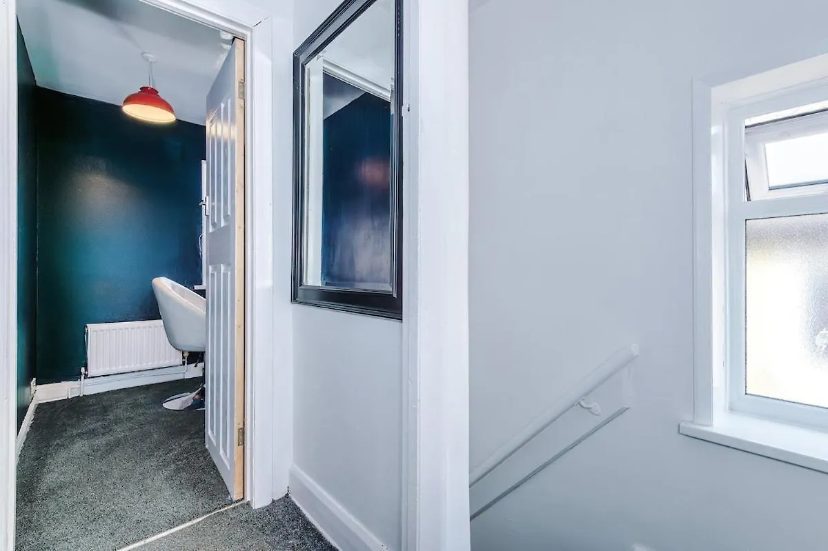 فيلا Charming 2-Bed House, Sleeps 6, Pet Friendly Elland 0*,