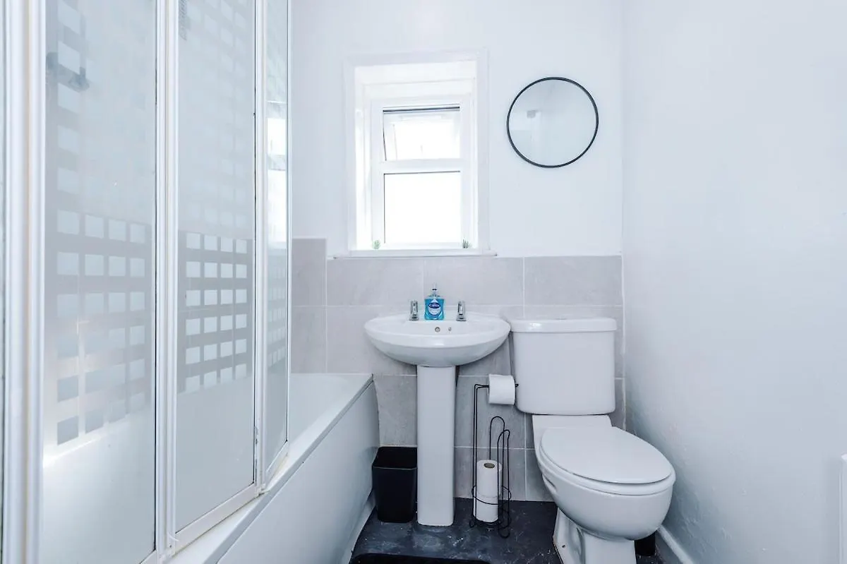 بيت للعطل فيلا Charming 2-Bed House, Sleeps 6, Pet Friendly Elland
