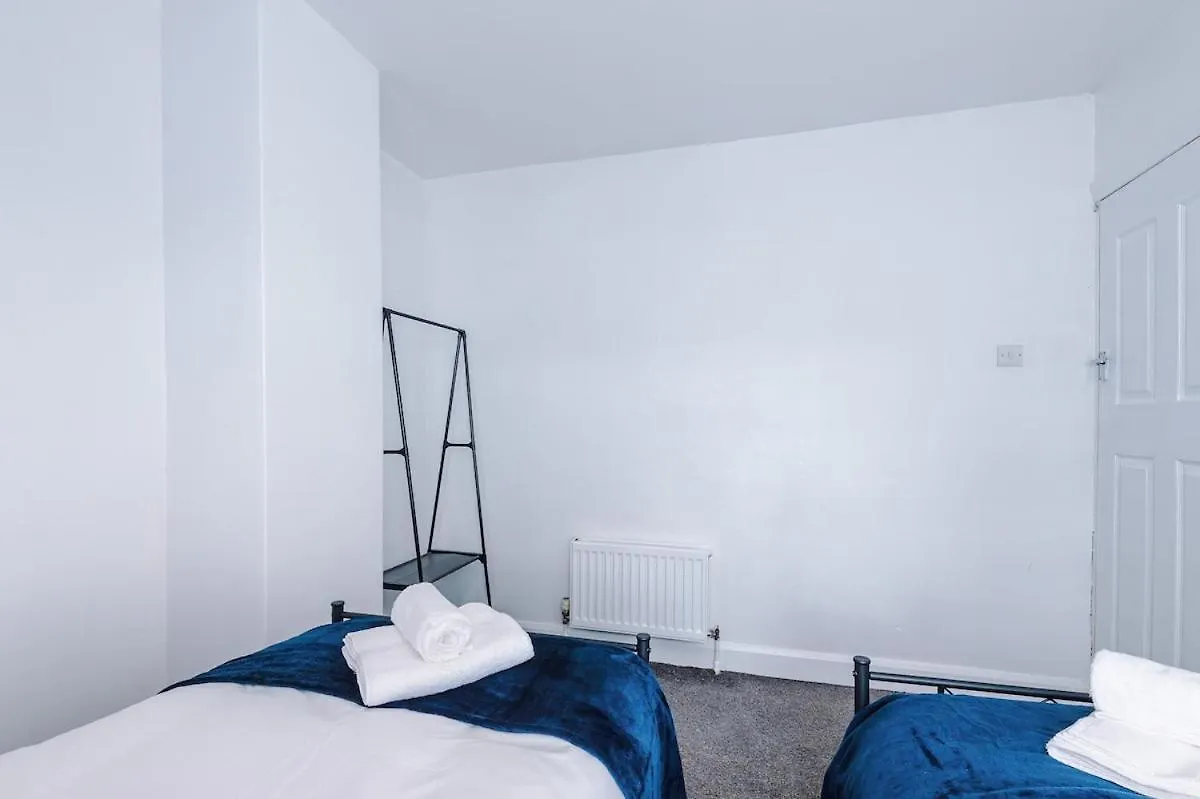بيت للعطل فيلا Charming 2-Bed House, Sleeps 6, Pet Friendly Elland