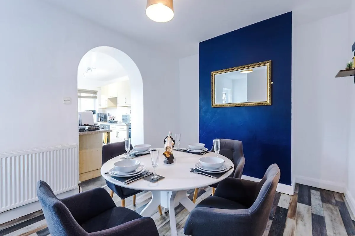 فيلا Charming 2-Bed House, Sleeps 6, Pet Friendly Elland بيت للعطل