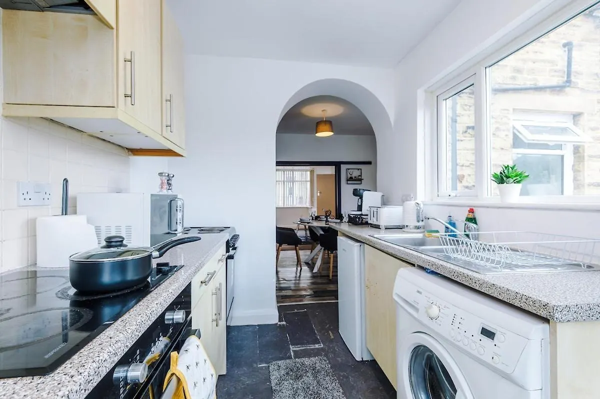 فيلا Charming 2-Bed House, Sleeps 6, Pet Friendly Elland 0*,  المملكة المتحدة